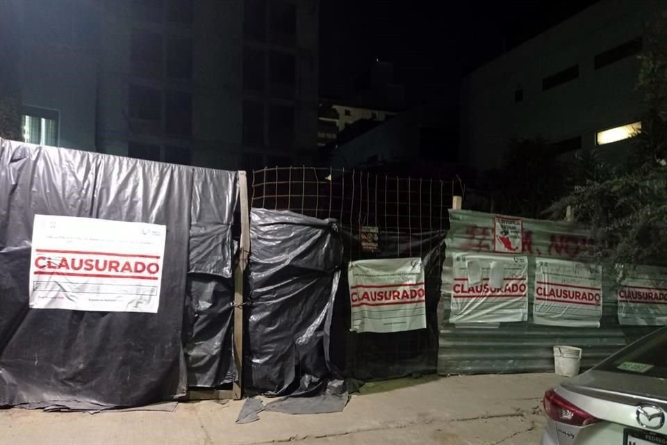 La Alcaldía Benito Juárez colocó sellos de clausura el martes, después de que la obra realizada por el Instituto de Vivienda había sido suspendida el 19 de octubre de 2018.