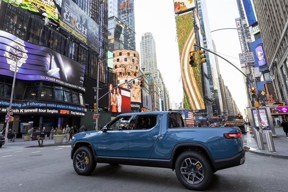 Las acciones de Rivian Automotive subían 43 por ciento en su debut.