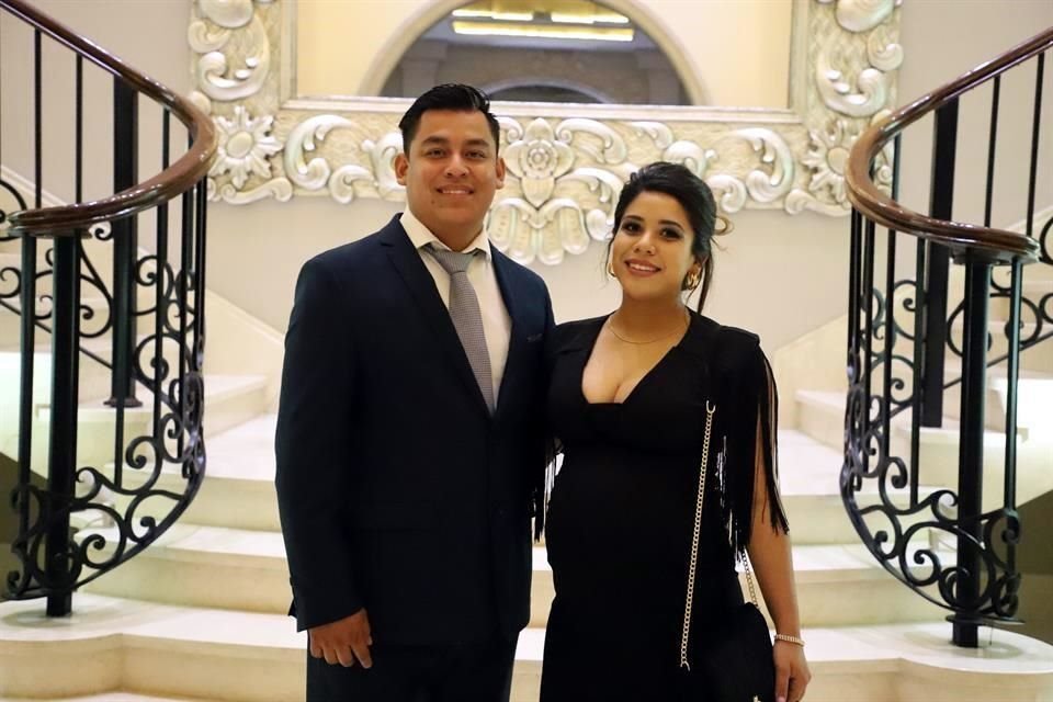 Alan Salazar y Gloria López