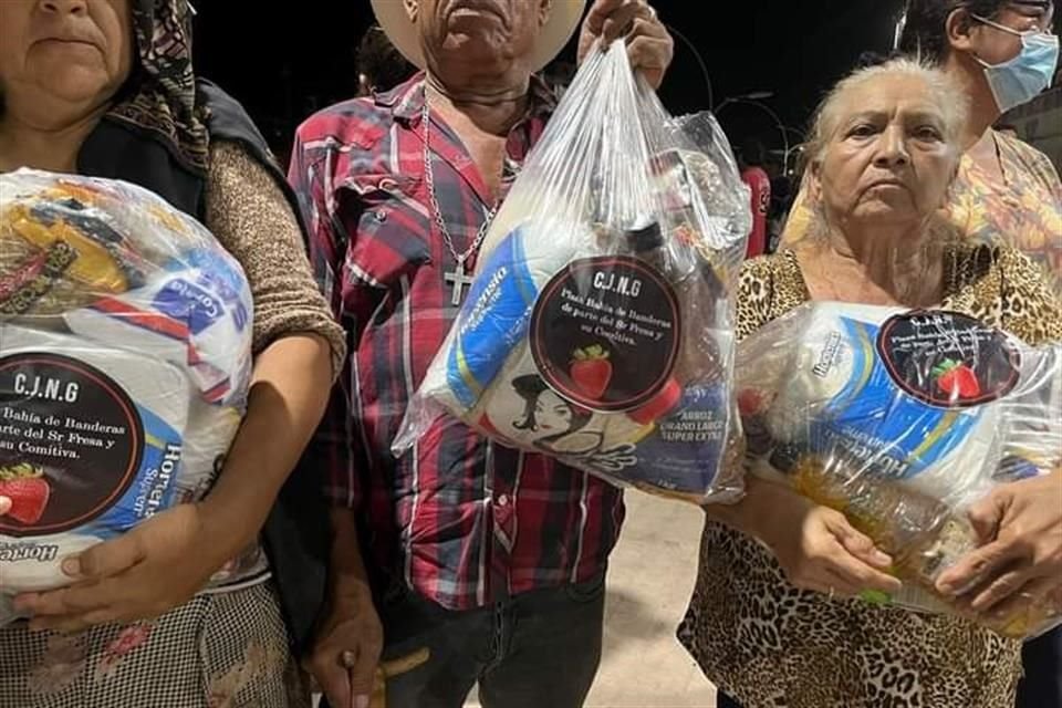 Habitantes de Nayarit, que resultaron afectados por huracán 'Pamela', recibieron despensas, presuntamente distribuidas por CJNG.