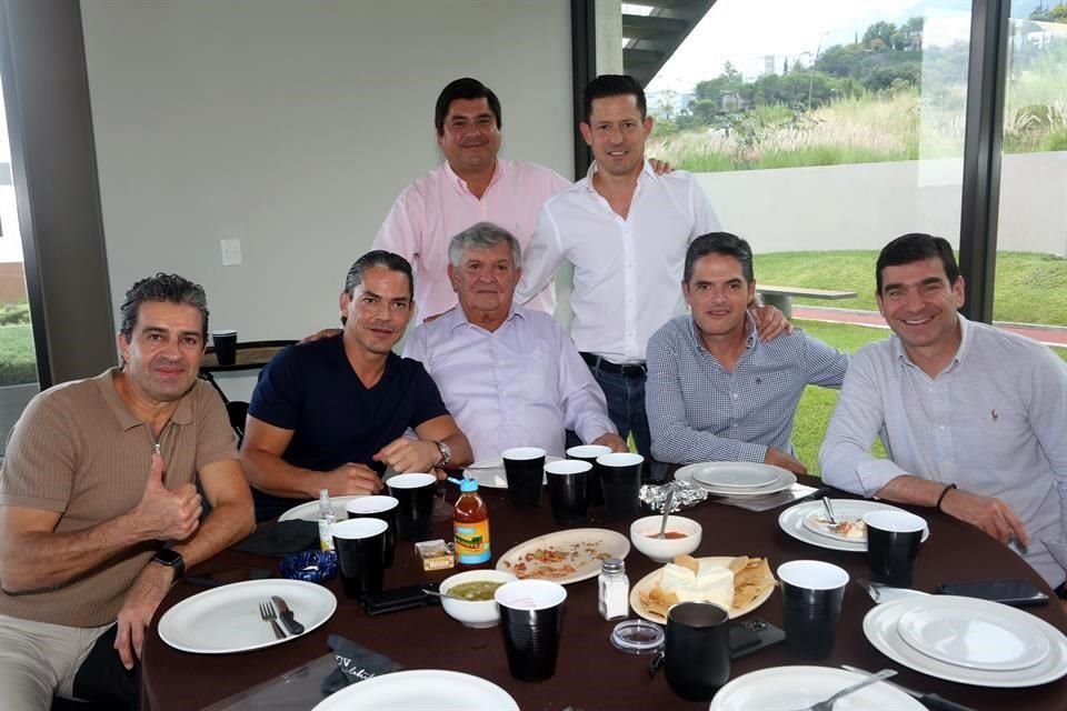 David Farías, José Carlos Villanueva, Santiago Cabañas, Alejandro Villanueva, José Villanueva, Rafael González y Hernán Martínez