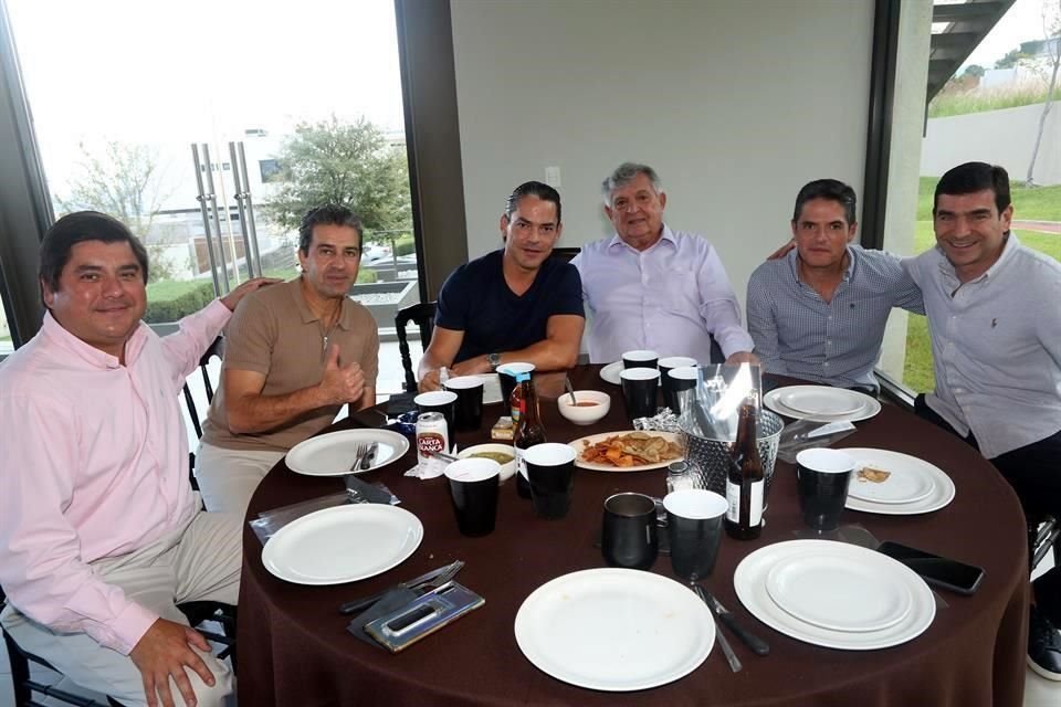 David Farías, Santiago Cabañas, Alejandro Villanueva, José Villanueva, Rafael González y Hernán Martínez