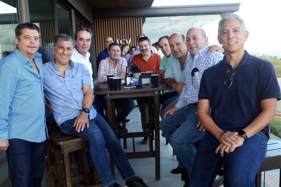 Eduardo Jaime, Gonzalo Martínez, Rodrigo Garza, Fernando de la Garza, Gabriel Azcárraga, Guillermo Guerra, Mauricio Ferrara, Mauricio Sánchez y Gerardo Álvarez