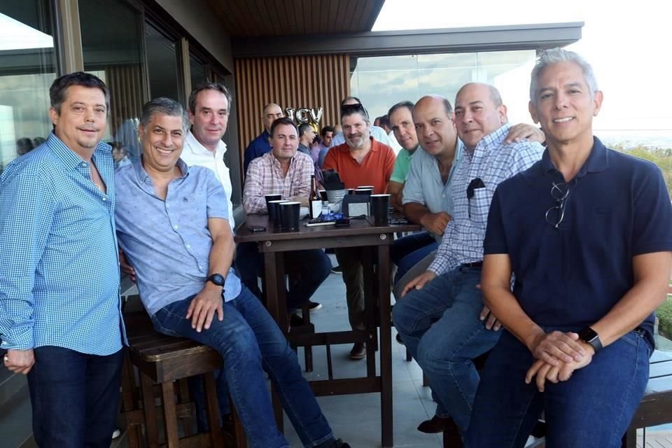 Eduardo Jaime, Gonzalo Martínez, Rodrigo Garza, Fernando de la Garza, Gabriel Azcarraga, Guillermo Guerra Mauricio Ferrara, Mauricio Sánchez y Gerardo Álvarez