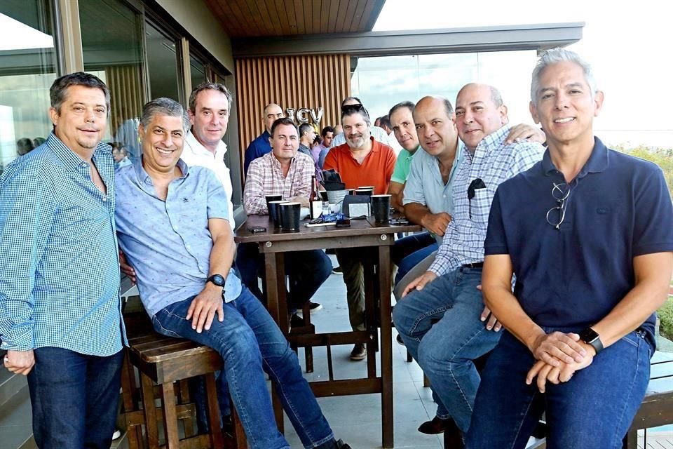 Eduardo Jaime, Gonzalo Martínez, Rodrigo Garza, Fernando de la Garza, Gabriel Azcarraga, Guillermo Guerra Mauricio Ferrara, Mauricio Sánchez y Gerardo Álvarez