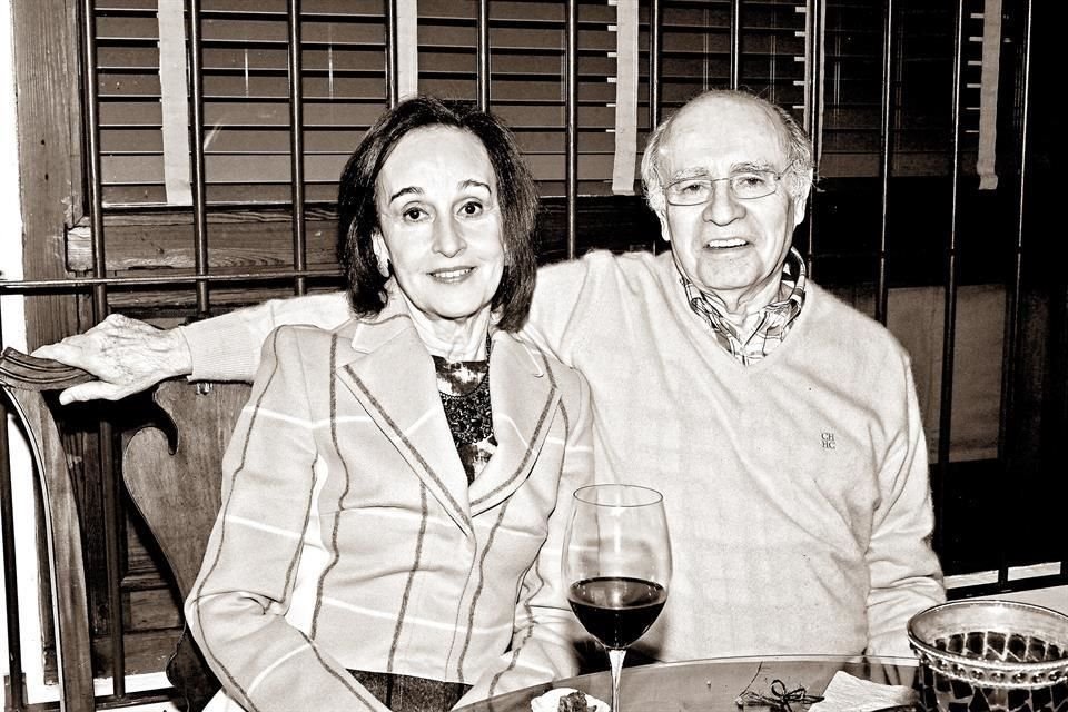 CON SU ESPOSO. Agustín Valdés Alonso