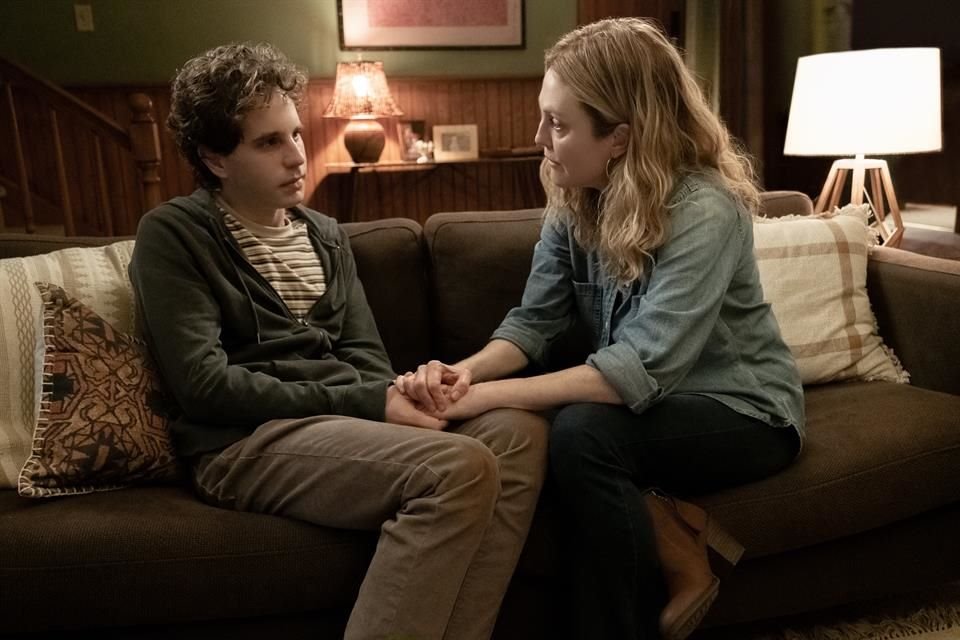 'Querido Evan Hansen' sigue de manera potente la historia de un adolescente con ansiedad social, gracias a su gran guion y fuerza actoral.
