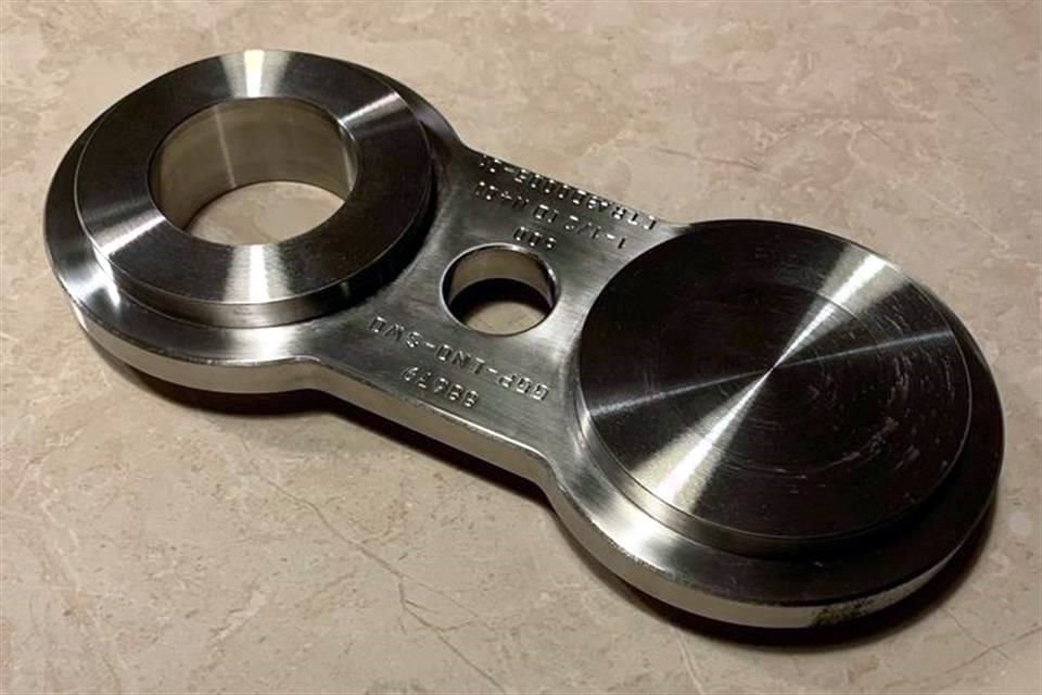 Un espaciador de tubería de acero inoxidable que fue fabricado por AdditiveNow para Chevron usando tecnología de impresión 3D.