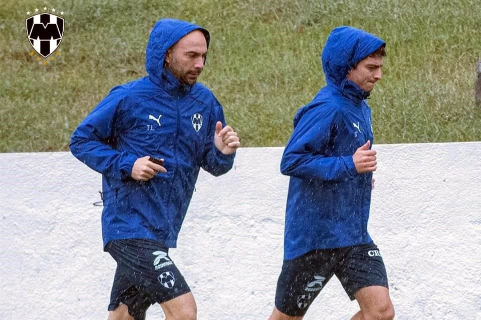 Stefan Medina trotó hoy en El Barrial junto al terapista Bartomeu Llabrés.