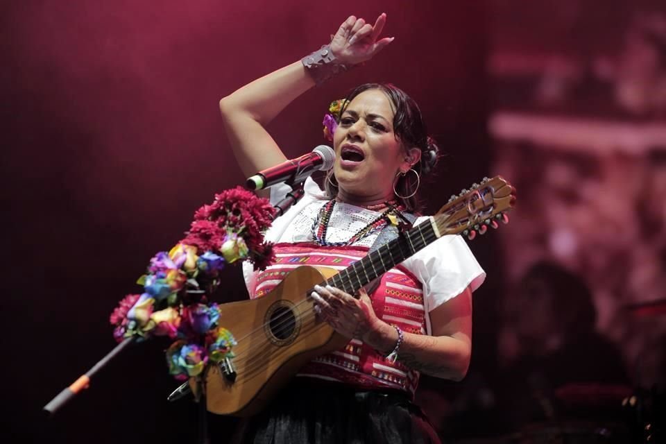 Desde Oaxaca hasta Monterrey, Lila Downs armó el baile en el escenario Tecate Original con su música tradicional mexicana.