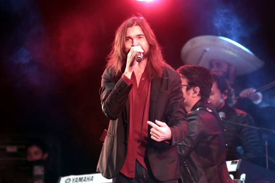 Juanes no cantó mal las rancheras al presentarse con el Mariachi Estrella de Monterrey, en su concierto acústico, en Pa'l Norte.