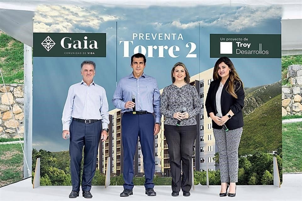 Equipo Directivo de Troy Desarrollos en evento de arranque de Construcción: Francisco Milmo, Rodolfo Villarreal, Norma Giese  y Lizy Cavazos.