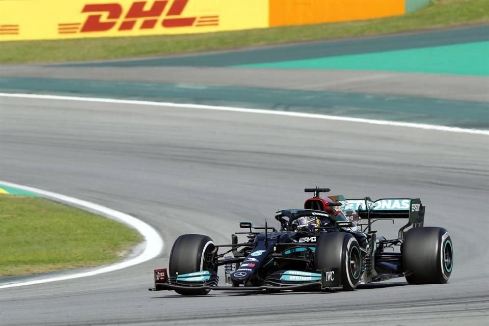 El británico consiguió la victoria en el circuito de Sao Paulo.