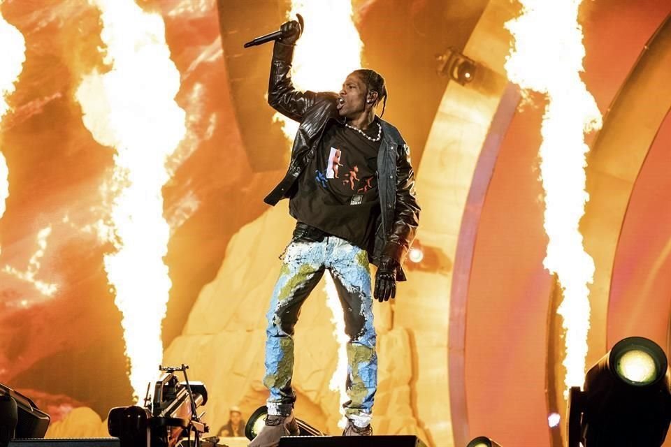 El pequeño Ezra Blount, un niño de 9 años que fue aplastado por una multitud en el festival de música Astroworld, liderado por el rapero Travis Scott (en foto), falleció este fin de semana.