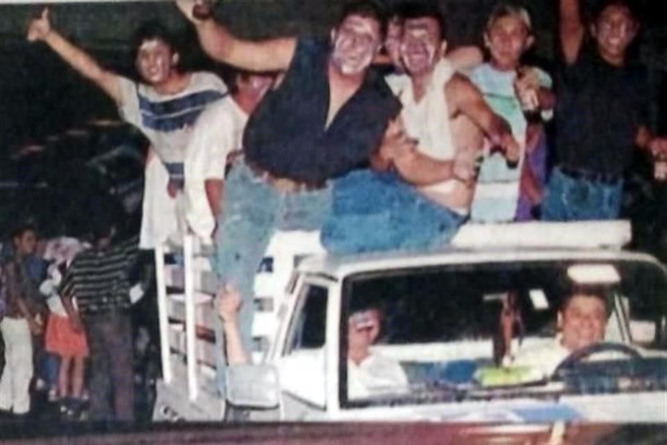 Como el Tec se llenó, ese duelo contra las Águilas se transmitió en la Macroplaza en pantallas gigantes.
