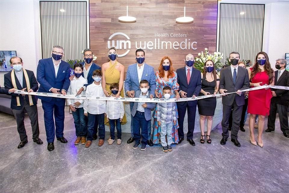 El corte de listón lo efectuaron José Luis Elizondo y Florentino Elizondo, Fundadores de Wellmedic; Dra. Linda Nasser y Dr. José Sánchez, Socios de Vision Experts; entre otros invitados.