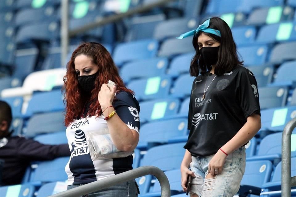 La afición de Rayados cumplió con los lineamientos de uso de cubrebocas para ingresar al estadio.