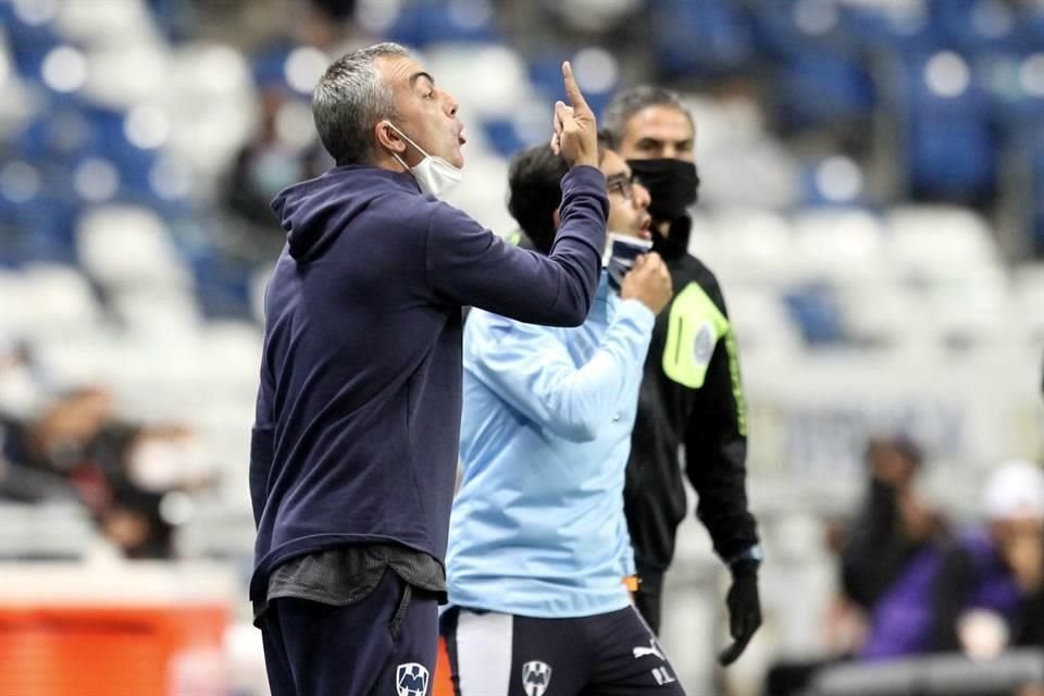 El auxiliar del 'Vasco', Toni Amor, destacó que Rayados haya estado encima del Pachuca, pues tuvieron un jugador menos.