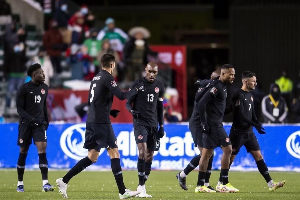 Cyle Larin fue el autor de los dos tantos del partido.