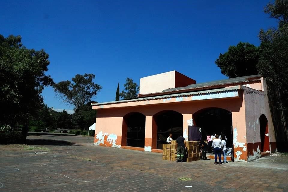 La biblioteca, en la que además usuarios podían hacer uso de Internet y de escritorios, está cerrada al público por remodelación.