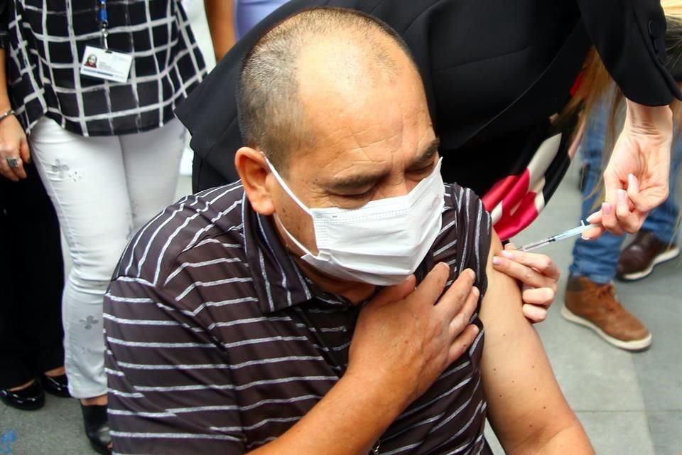 La dosis se está aplicando en las 53 Unidades de Medicina Familiar de la entidad.