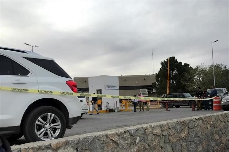 Dos ciudadanos estadounidenses resultaron heridos tras un ataque a balazos frente a instalaciones de Gobierno estatal en Ciudad Juárez.