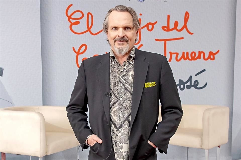 Miguel Bosé ha narrado sus logros profesionales y de vida a un equipo de escritores para producción de Paramount+.