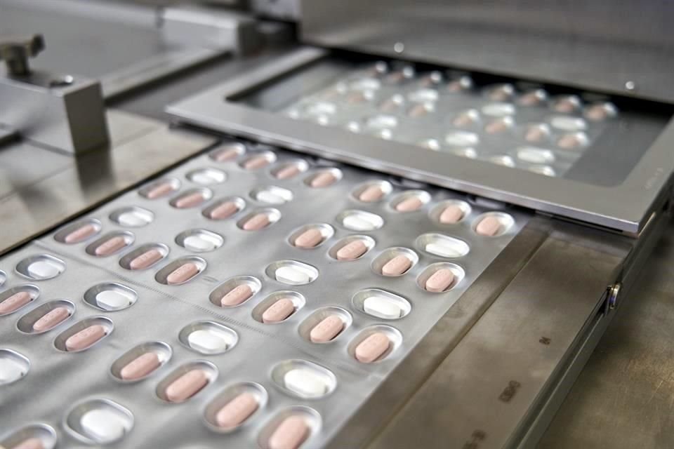 El Gobierno de EU pagará 5 mil 290 millones de dólares a la farmacéutica Pfizer por 10 millones de tratamientos contra Covid-19.