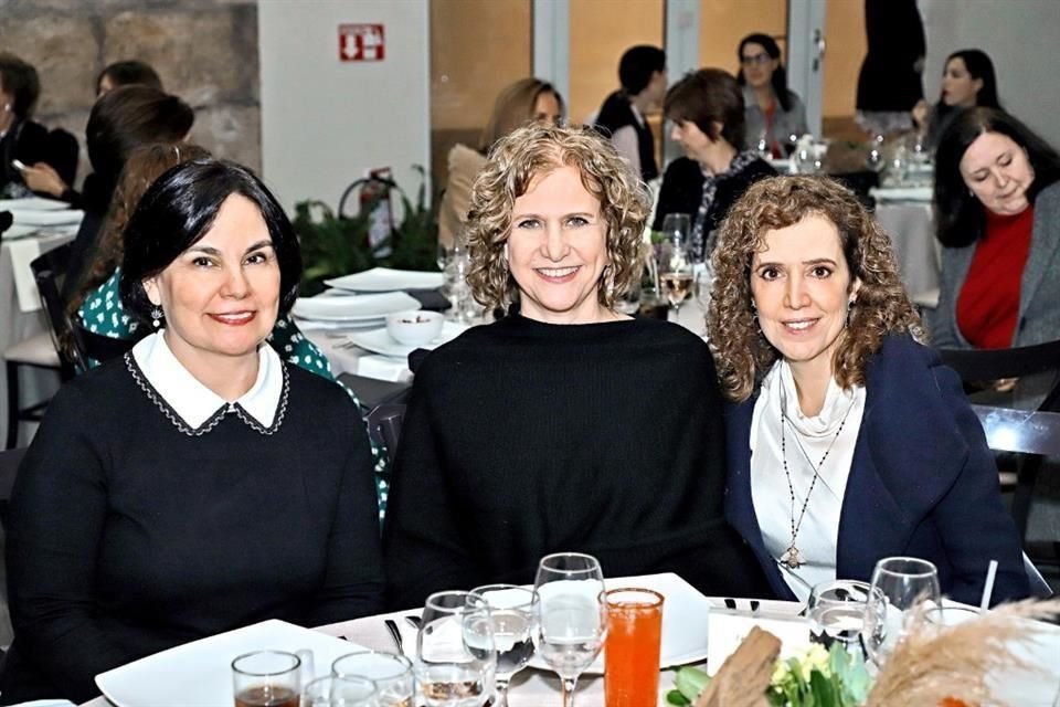 Cecilia Velasco, Gabriela VIllanueva y Jeanette Ancer