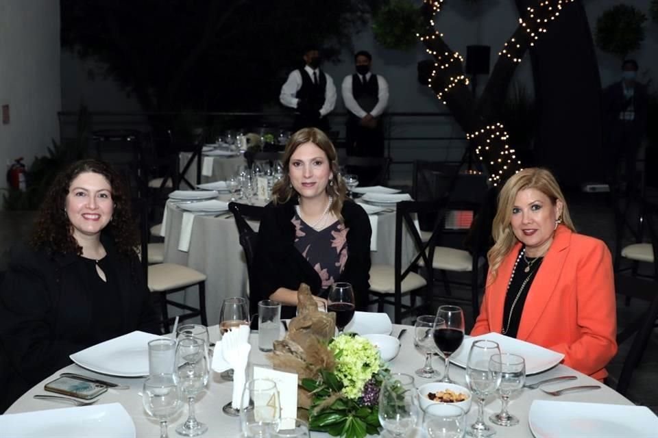 Ana Cecilia Flores, Ofe Iglesias y Claudia Noyola