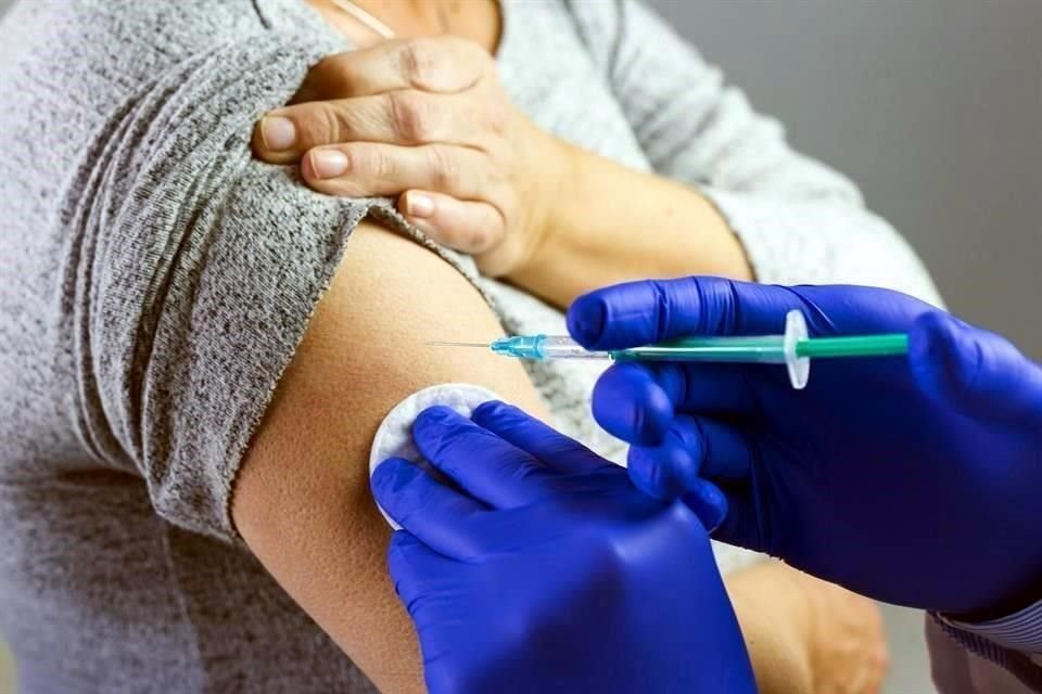 Del 15 de octubre, en que inició la campaña de vacunación contra la influenza, a la fecha, el cuerpo médico ha aplicado 1 millón 014 mil 272 dosis.