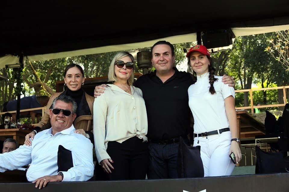 Alejandra de Herrera,  Alejandro Herrera, Lilian de Campos, Horacio Campos y Regina Campos