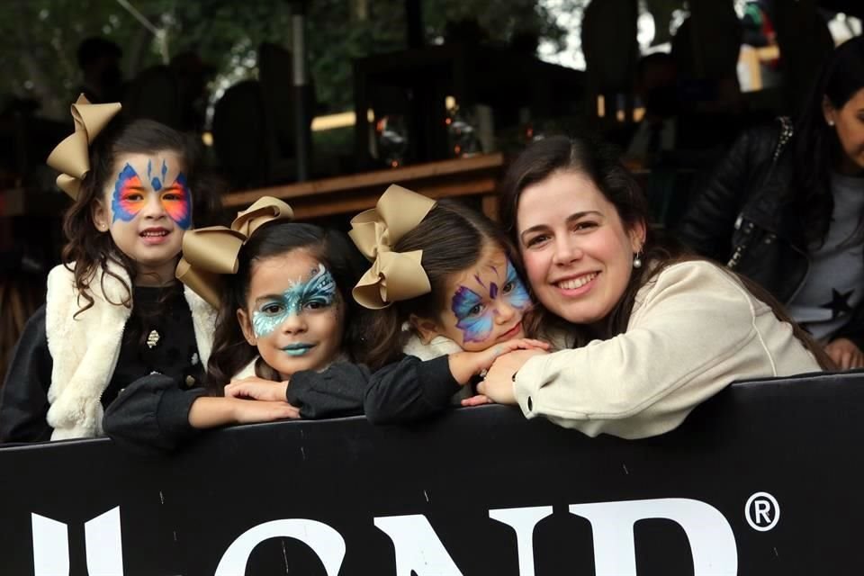 Allegra Garza, Albana Garza, Alondra Garza y Milarca Fernández de Garza