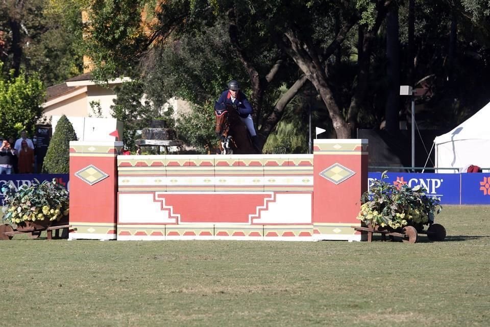 Carlos Hank, montando a H5 Chaccophanie