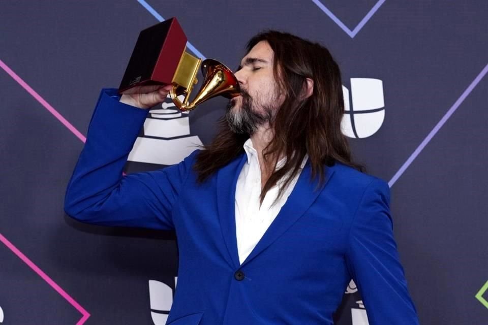 Juanes se llevó el premio a Mejor Álbum de pop rock por 'Origen'.