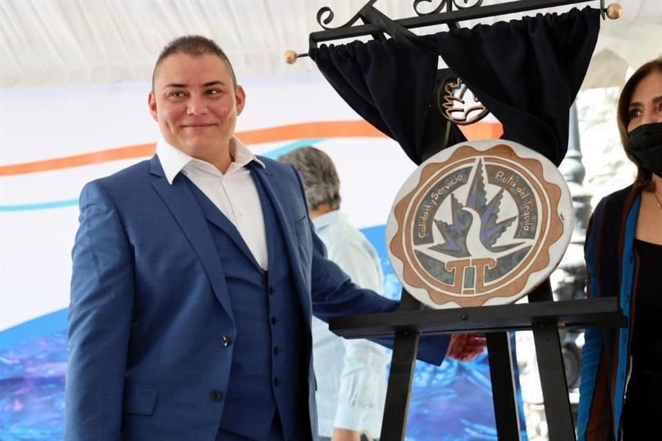 Gildardo Partida Rivas, CEO de la fábrica El Castillo de Tequila, recibió el Distintivo TT.