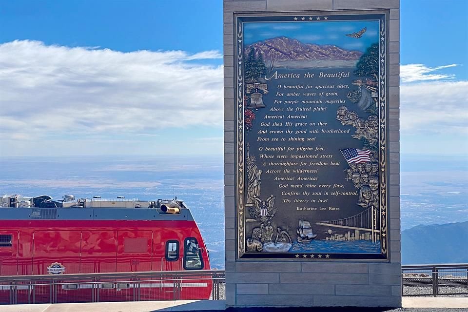 Pikes Peak es una de las 58 cimas del estado de Colorado que supera los 14 mil pies de altura sobre el nivel del mar (unos 4 mil 200 metros).