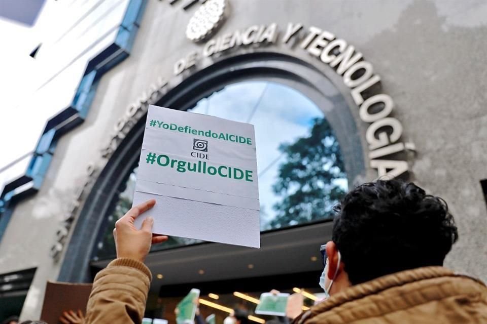 Mauricio Tenorio, profesor del CIDE, hace un recorrido desde los orígenes y transformaciones hasta los desafíos que enfrenta hoy el centro.