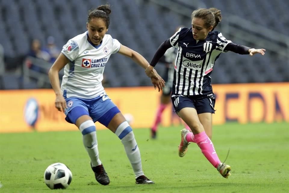 Aylin Aviléz aprovechó un error de la portera de La Máquina para el 3-0 de las regias.