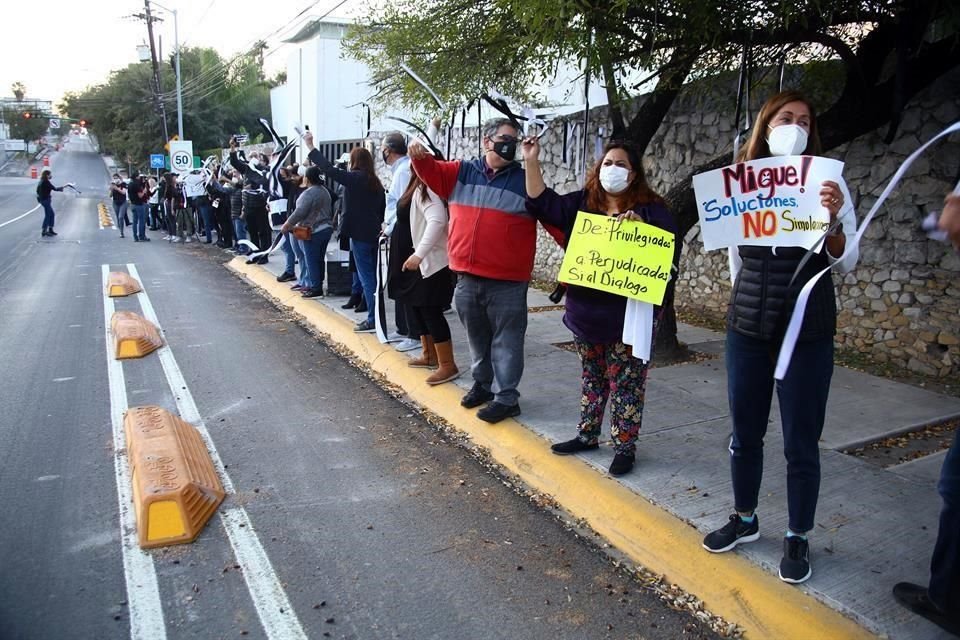 El grupo de vecinos pidió al Alcalde Miguel Treviño y regidores que acudan a la manifestación.