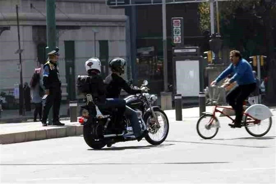 Autoridades plantearon la 'Regulación de emisiones de motocicletas nuevas', encabezadas por Semarnat, al anunciar 14 medidas para reducir la contaminación del aire; siguen pendientes.