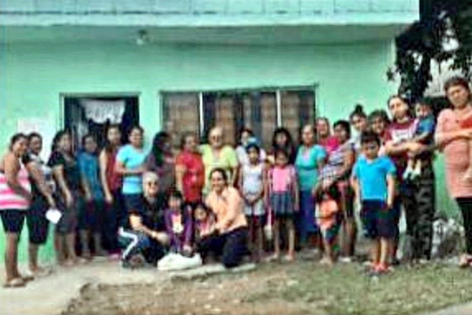 En el espacio las mujeres de la comunidad toman talleres de empoderamiento.