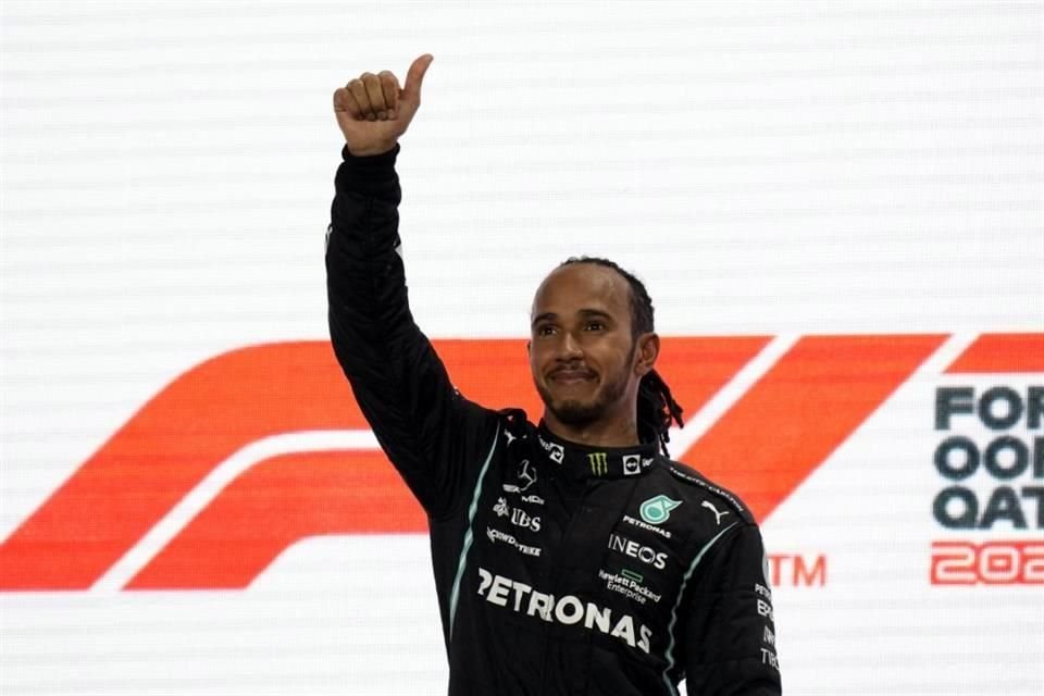 Lewis Hamilton no le dio oportunidad a Max Verstappen y volvió a subir a lo más alto del podio.