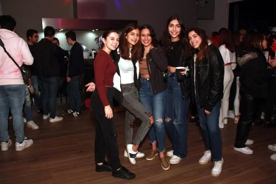 Vanessa Cavazos, Paulina Aguirre, Flor Villarreal, Regina Esquivel y Ana Ochoa