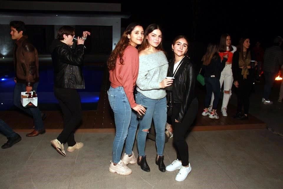 Andrea Bolaños, Eugenia Ayala y Paloma Quiroga