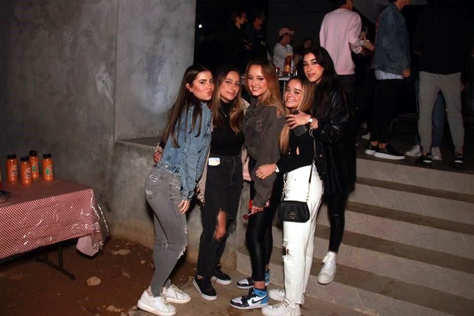Isa Arreozola, Mariel García, Mariana Guajardo, Sara Lambretón y Samira Sameerahamid