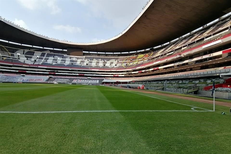 Un Estadio Azteca vacío recibió el duelo por el Repechaje Cruz Azul-Rayados.