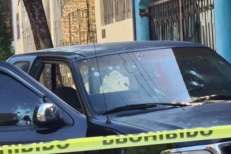 Un comando sorprendió al comandante y a uno de sus escoltas cuando realizaban un recorrido por calles de Tierra Colorada.