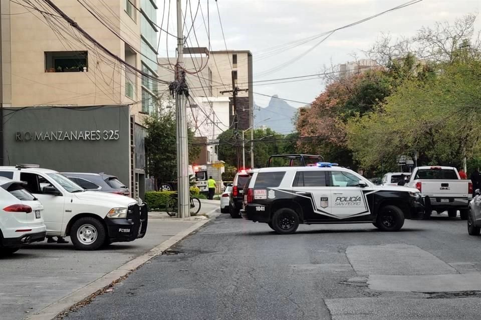 La ejecución fue reportada a las 17:15 horas, en el negocio ubicado en Río Manzanares y Río Rosas, a donde llegaron elementos de Rescate 911 y de la policía Municipal.