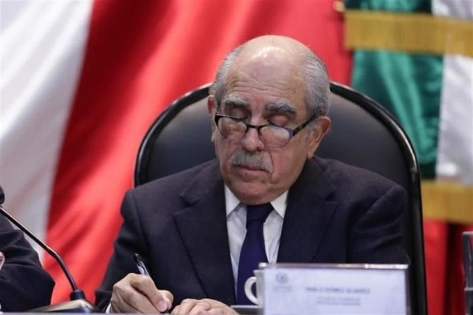 Pablo Gómez respondió que sí tiene los conocimientos técnicos porque es licenciado en Economía, dio clases en la Facultad de Economía de la UNAM y ha sido analista del Presupuesto.